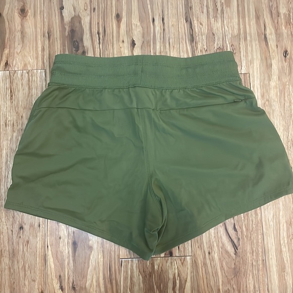 The North Face Women's Aphrodite Shorts - Picture 9 of 11